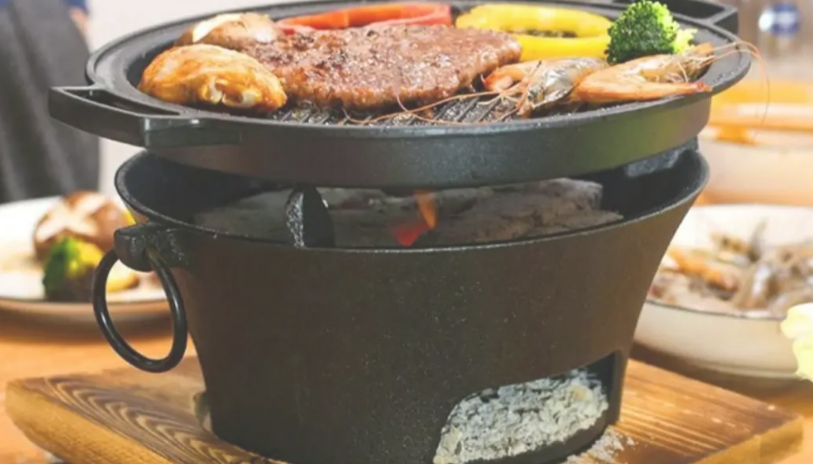 casserole-cast-iron-cookware-in-a-modern-art-installation